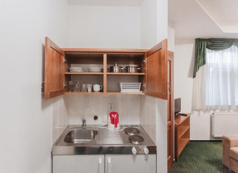 Deluxe Double Room with Extra Bed image 2