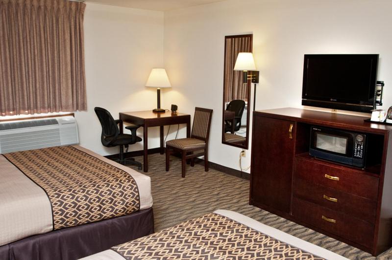 2 Double Beds Non-Smoking image 4