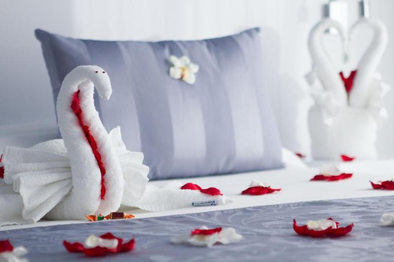 Double Room with Balcony and Sea View image 2