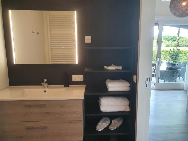 Double Room with Spa Bath image 3