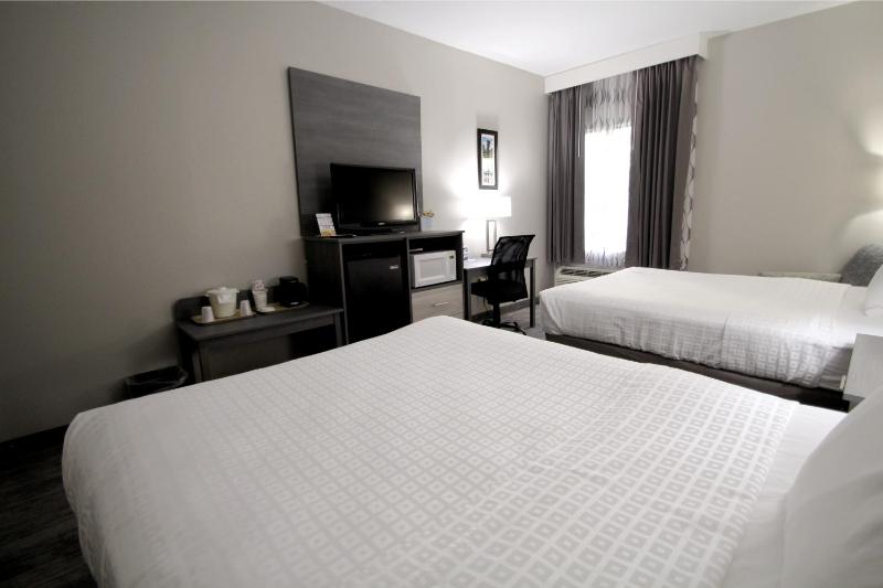 Queen Room with Two Queen Beds - Non-Smoking image 1