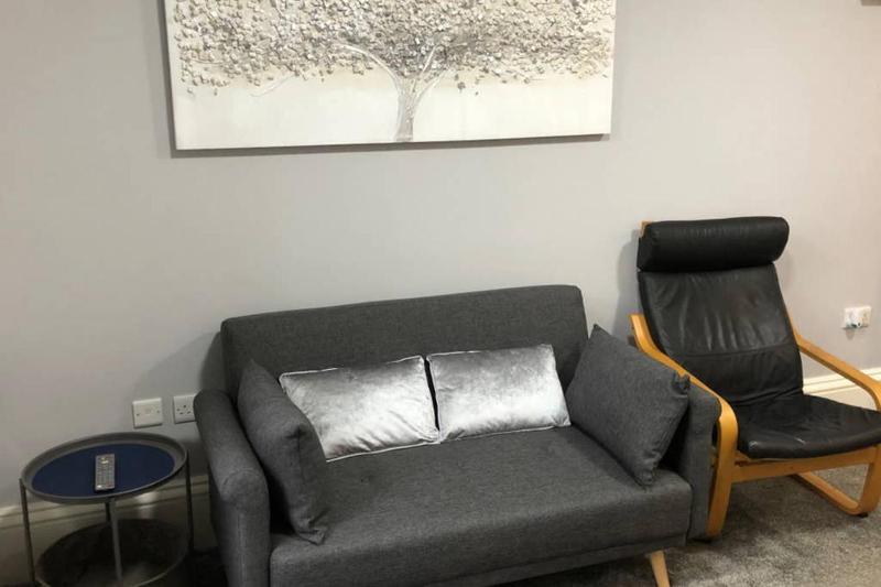 One-Bedroom Apartment image 3