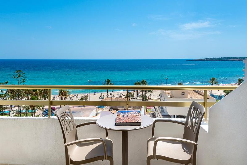 Double or Twin Room with Sea View image 1