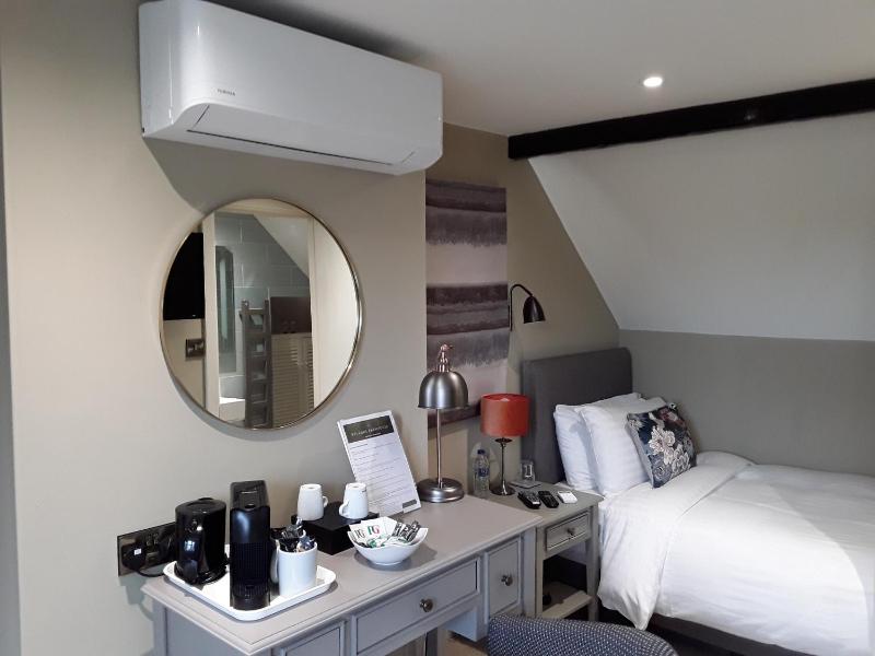 Deluxe Twin Room (No Pets) image 1