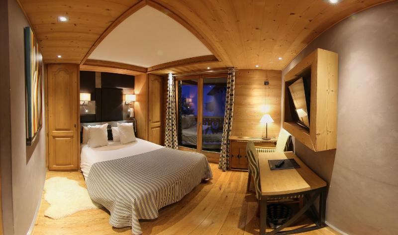 Classic Double or Twin Room image 3