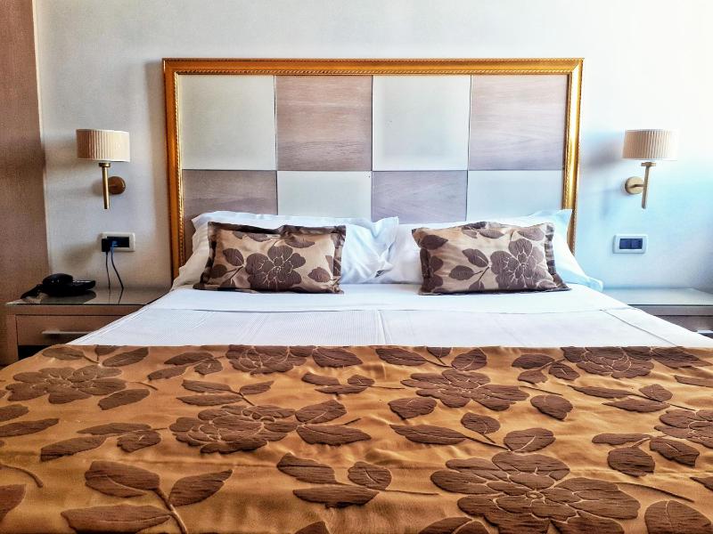 Economy Double Room image 4