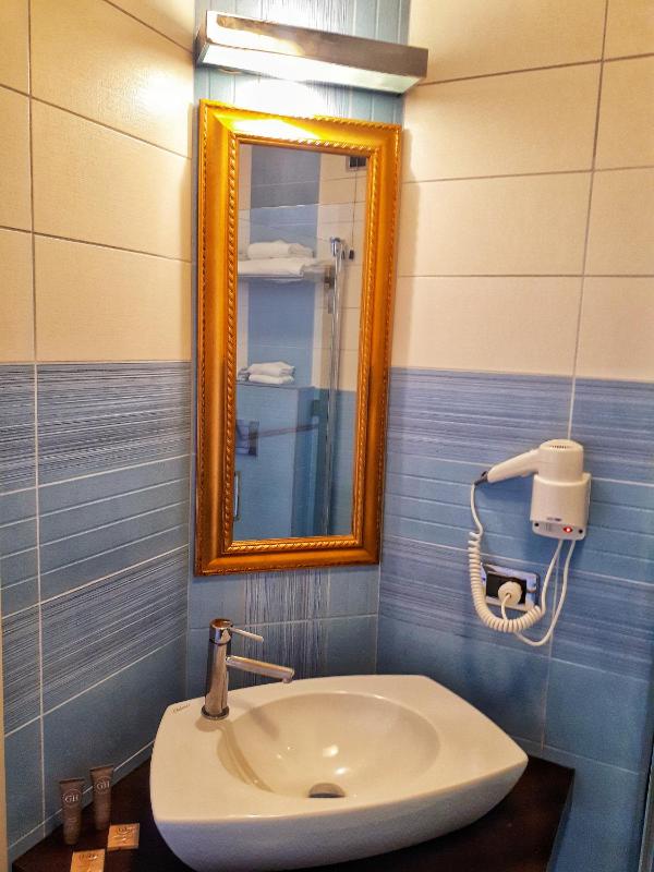 Double or Twin Room image 2