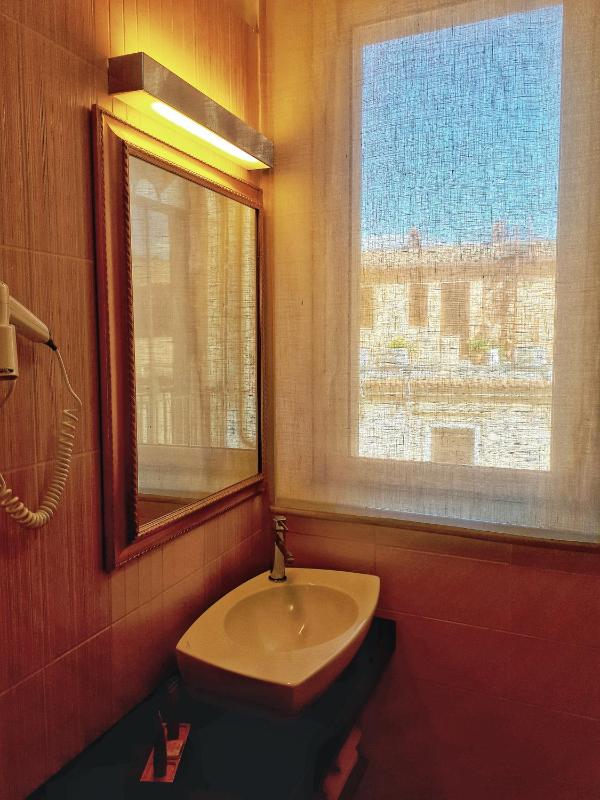 Double Room with Balcony image 4