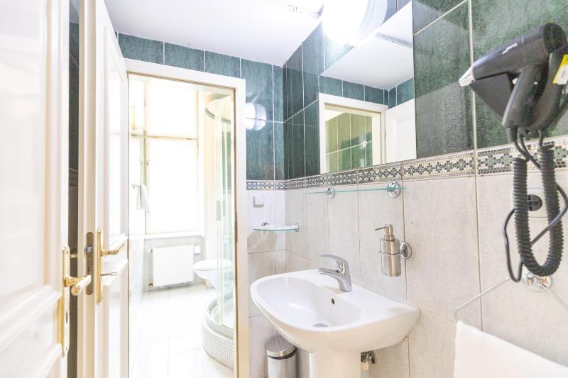 Double Room with Shared Bathroom image 4