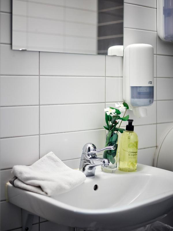 Double or Twin Room with Shared Bathroom image 1