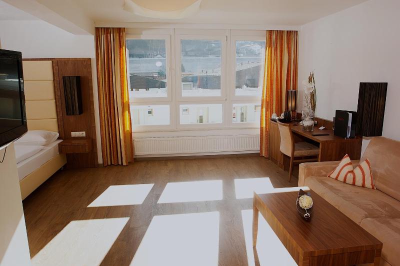 Superior Double Room image 3