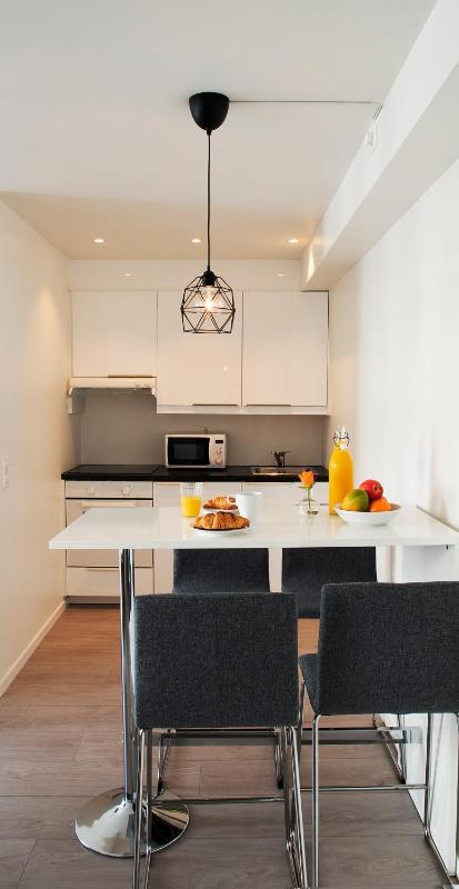 One-Bedroom Apartment image 4