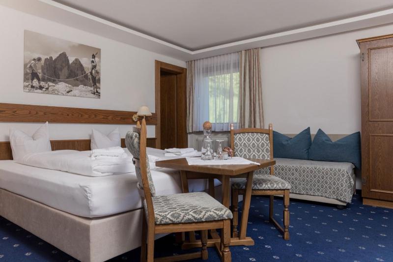 Standard Double Room image 2