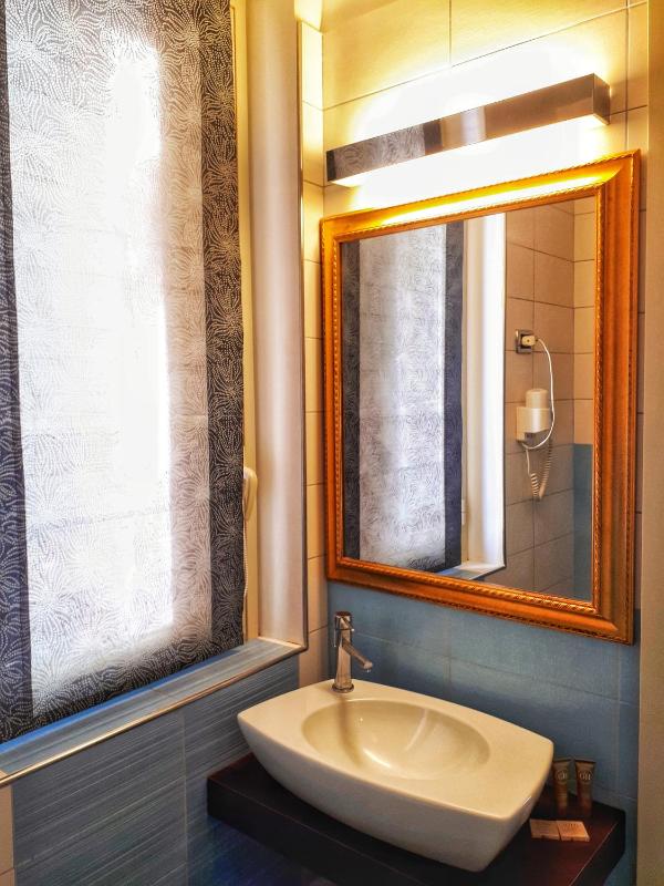 Double Room with Balcony image 2