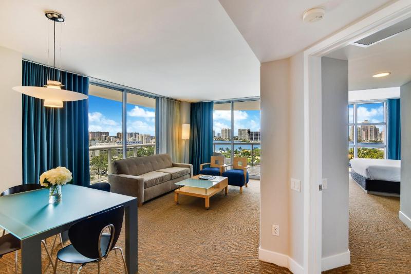 Deluxe One-Bedroom Bayfront Suite image 4
