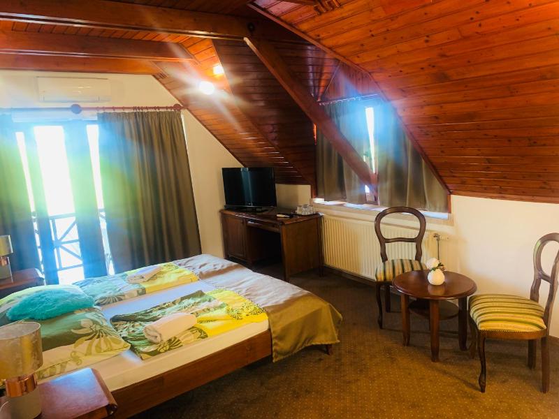 Junior Suite with Balcony image 2