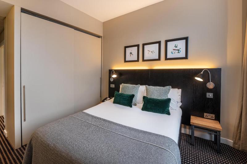 Standard Double Room image 3