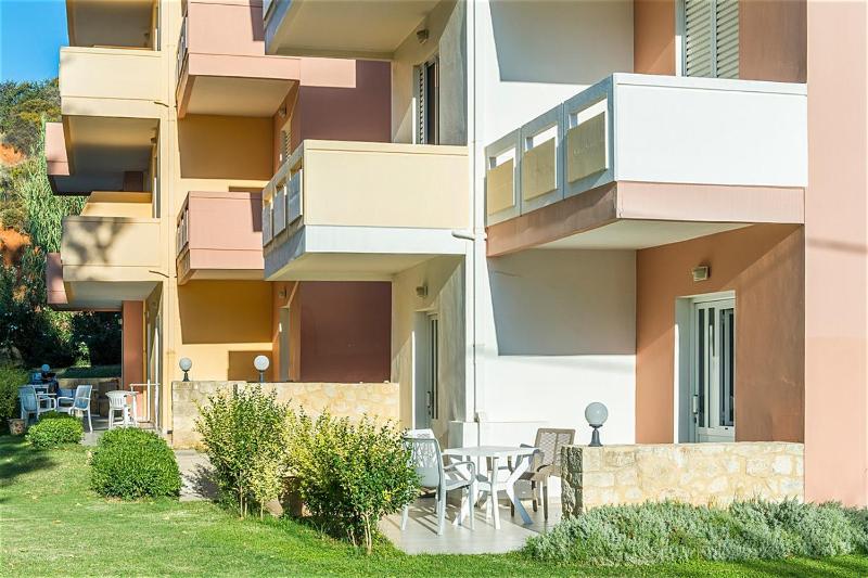 Triple Room with Garden View image 2