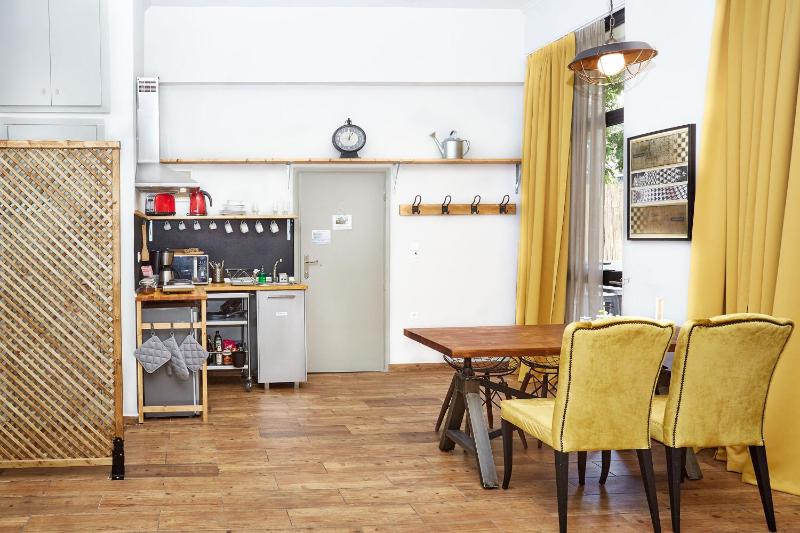 Studio Apartment image 2