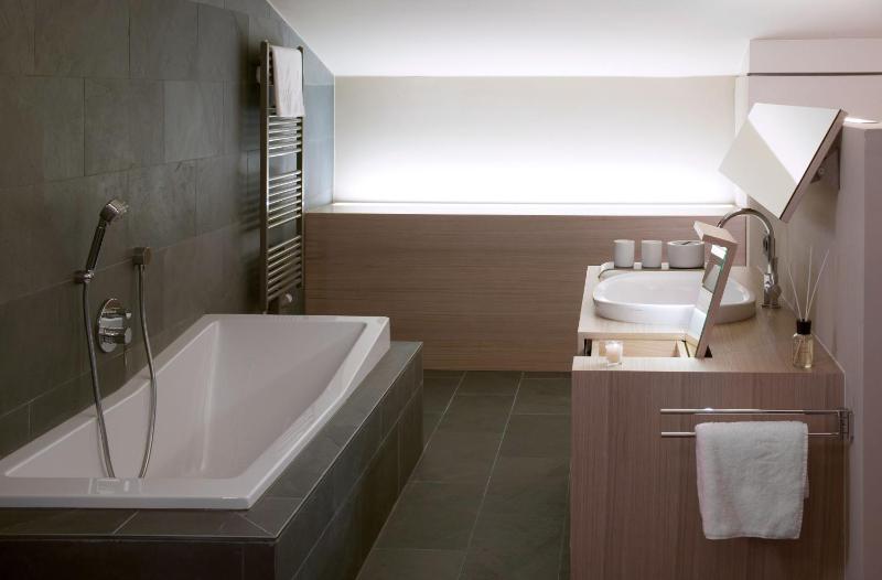 Deluxe Suite image 3