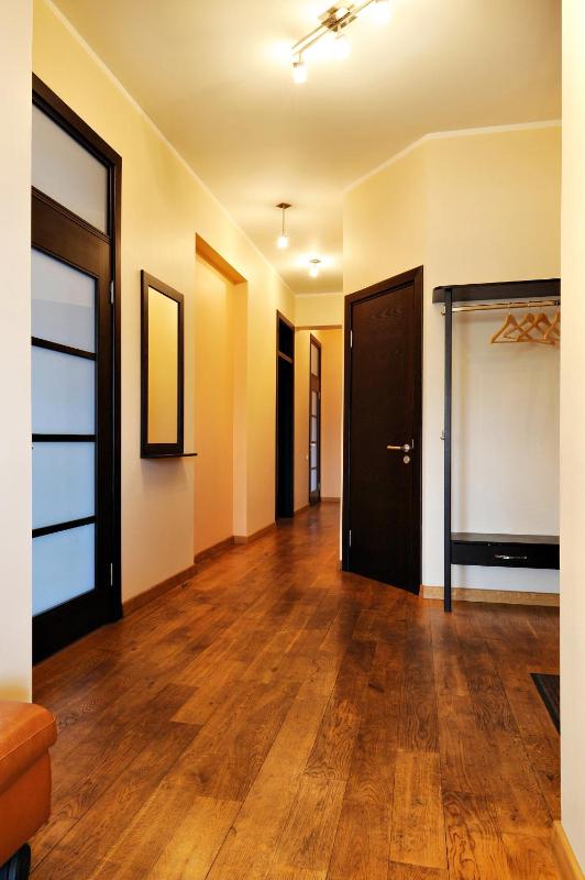 Raina Lux Apartment - image 4