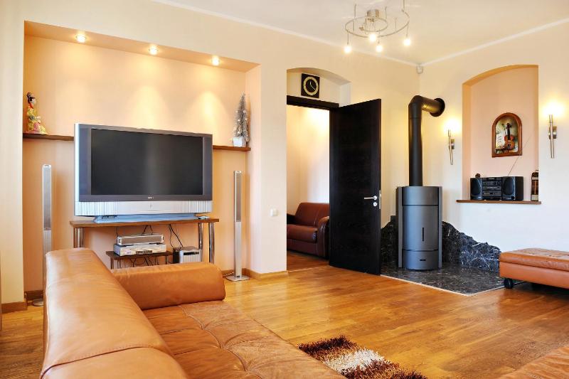 Raina Lux Apartment - image 1