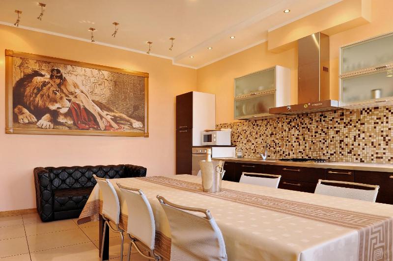 Raina Lux Apartment - image 10