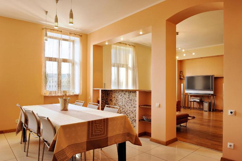 Raina Lux Apartment - image 6