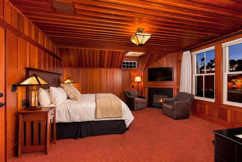 Deluxe King Room image 4