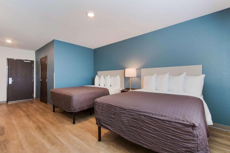 Queen Room with Two Queen Beds - Accessible/Non-Smoking  image 4