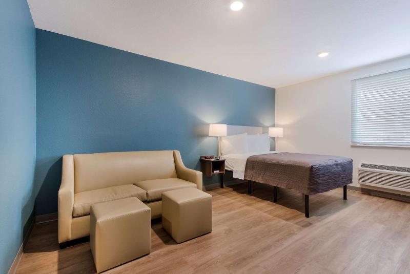 Queen Room with Sofa Bed - Disability Access/Non-Smoking image 4