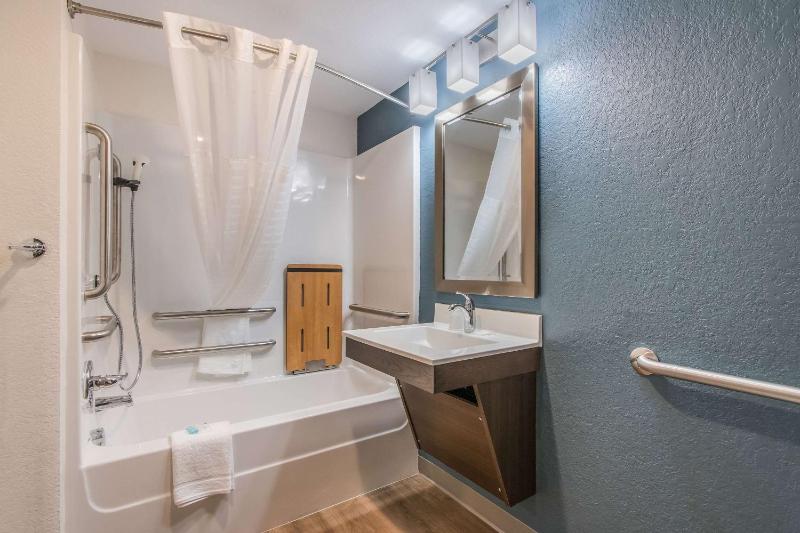 Double Room with Two Double Beds - Accessible/Non-Smoking image 2