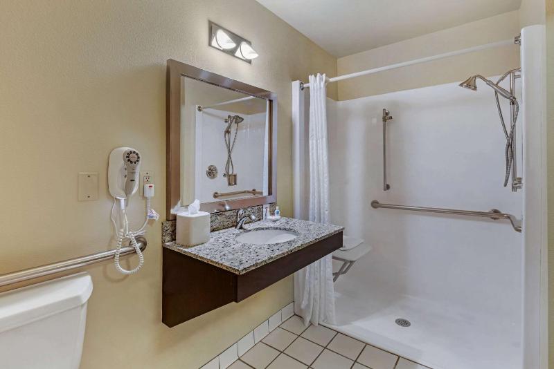 King Room - Accessible/Non-Smoking image 2