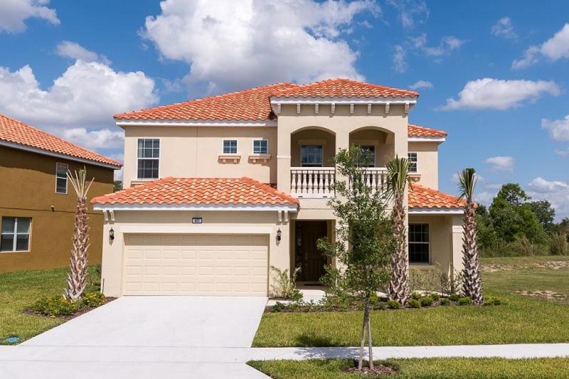 Six-Bedroom Holiday Home image 1
