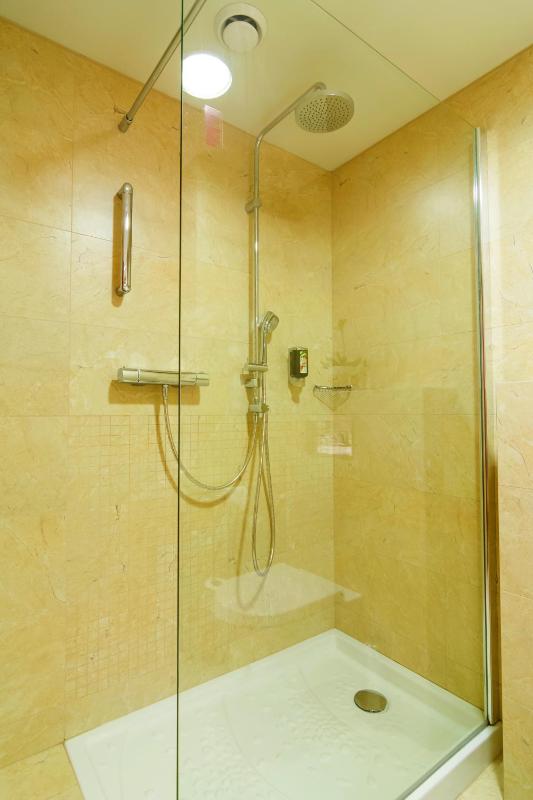 Ramada by Wyndham Oradea - image 23