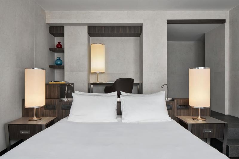 Deluxe Suite image 4