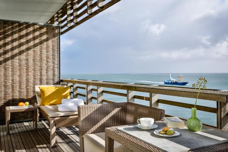 Double Room with Sea View image 2