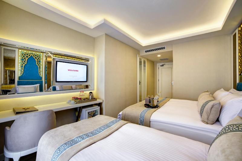 Standard Double or Twin Room image 4
