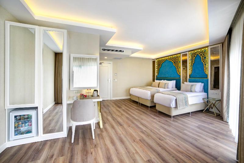 Standard Triple Room image 1