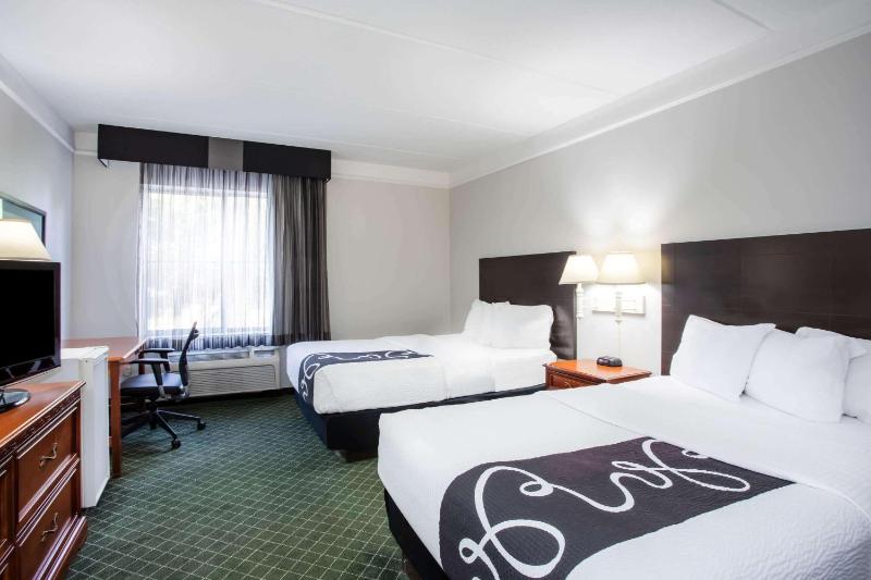 Deluxe Double Room with Two Double Beds image 1