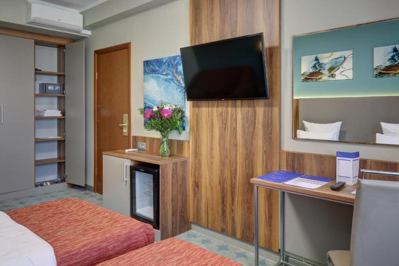 Deluxe - Twin Beds image 2