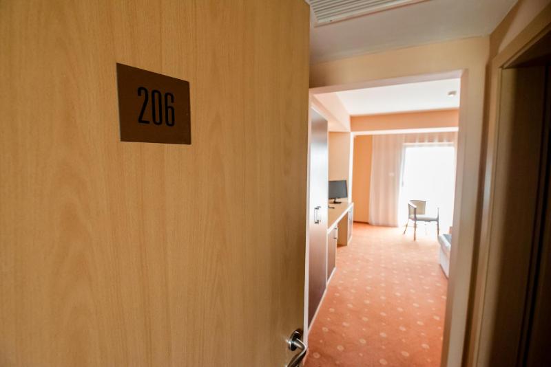 Business King Room with Balcony image 2