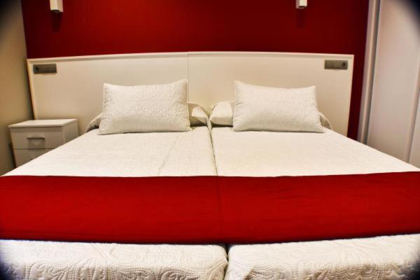 Economy Double Room image 3