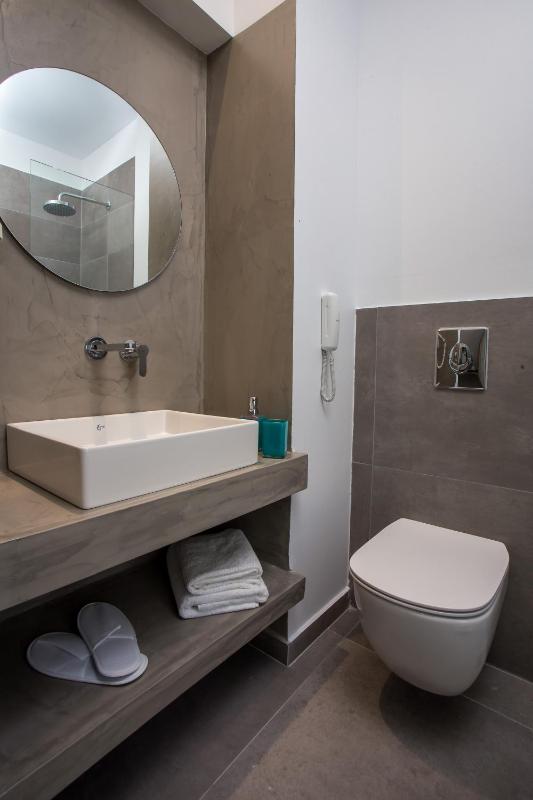 Premium Double Room with Balcony image 4