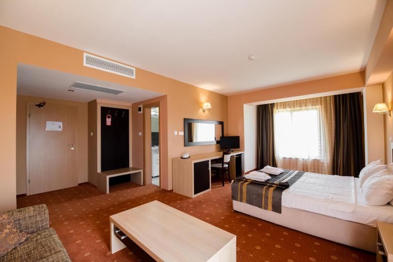 Business Twin Room with Balcony image 1