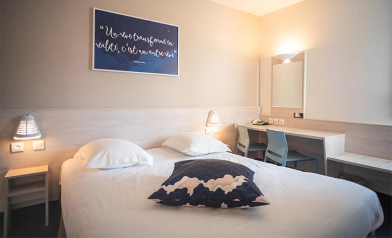 Double Room image 1