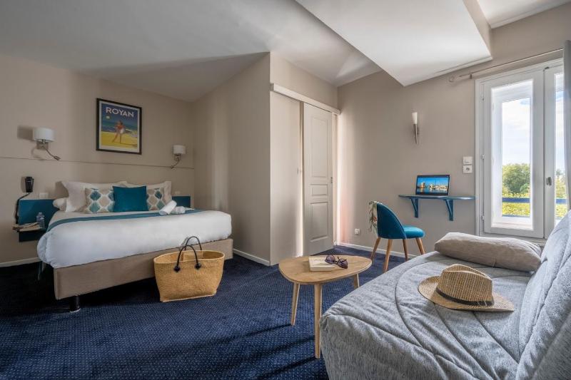 Un Hotel sur le Port - image 49