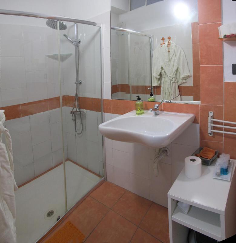 Double Room image 2