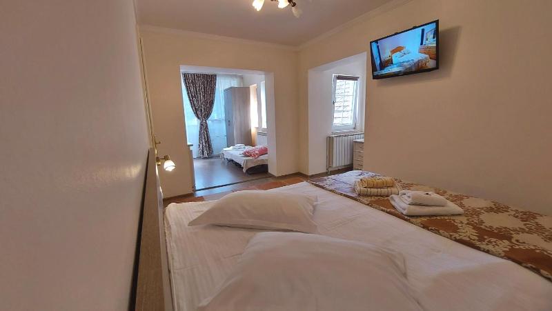 King Room with Mountain View image 3