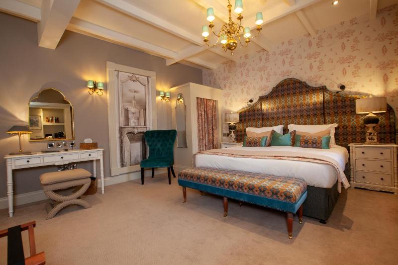 Luxury Double or Twin Room image 3